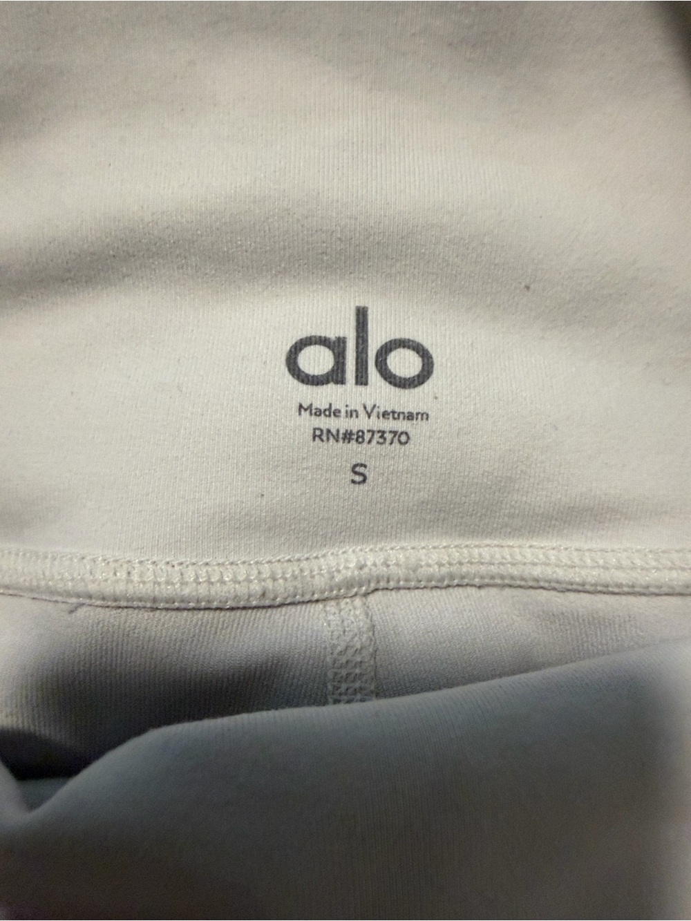 ALO Yoga Light cream High-Rise Biker Shorts - Picture 3 of 3